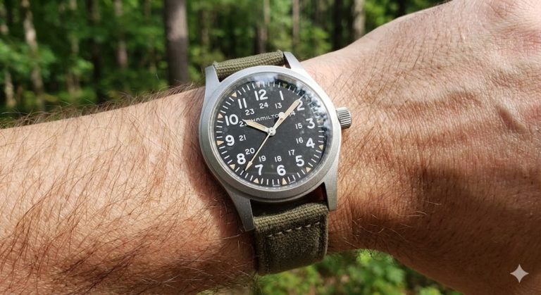 機械式時計の秒針は、心臓と同じリズムで時を刻む。